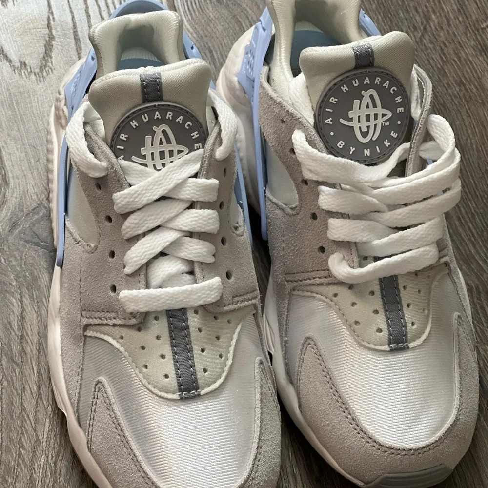 Nike White and Blue Athletic Shoes - Picture 6 of 9